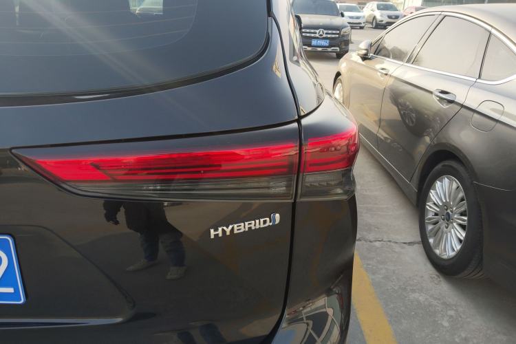 Used Toyota Crown Kluger 2022 2.5L HEV Two-Wheel Drive Entry Version Right Rear Taillight