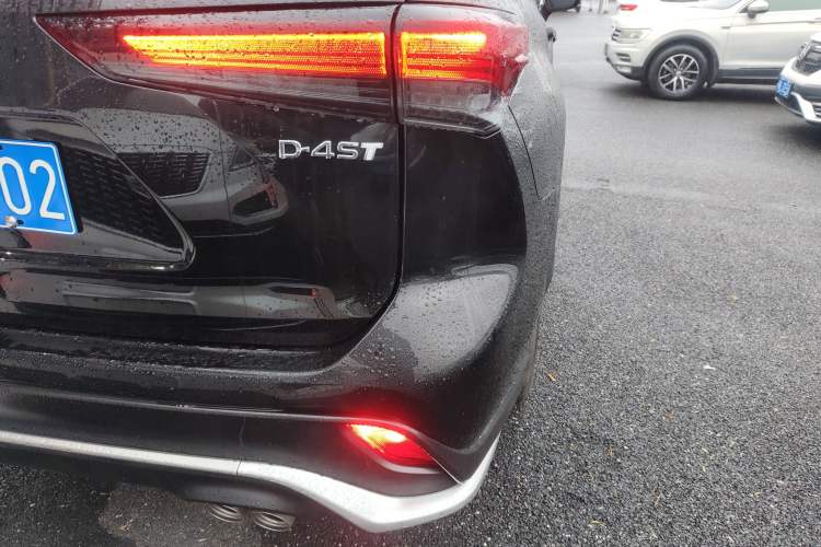 Used Toyota Crown Kluger 2022 2.0T Four-Wheel Drive Enjoyment Edition Right Rear Taillight