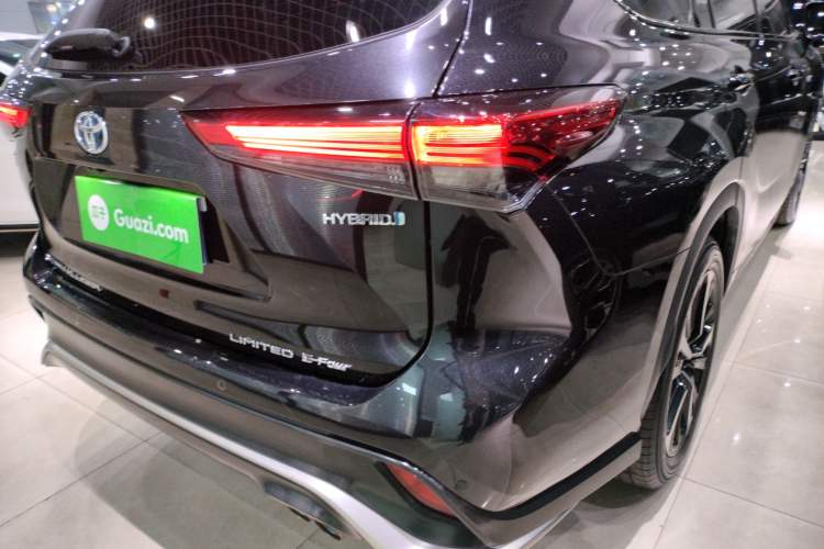 Used Toyota Crown Kluger 2022 2.5L HEV Four-Wheel Drive Flagship Edition Right Rear Taillight