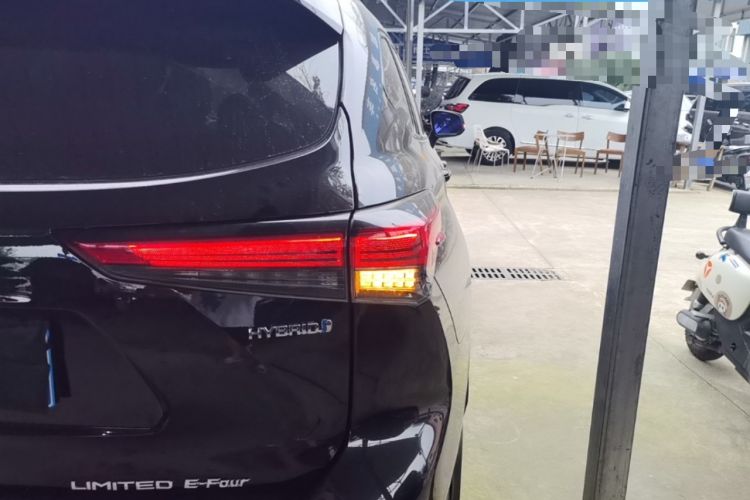 Used Toyota Crown Kluger 2022 2.5L HEV Four-Wheel Drive Flagship Edition Right Rear Taillight