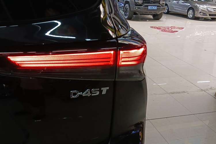 Used Toyota Crown Kluger 2022 2.0T Four-Wheel Drive Prestige Edition Right Rear Taillight
