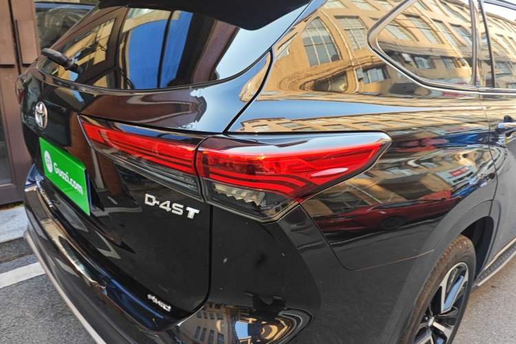 Used Toyota Crown Kluger 2022 2.0T Four-Wheel Drive Enjoyment Edition Right Rear Taillight