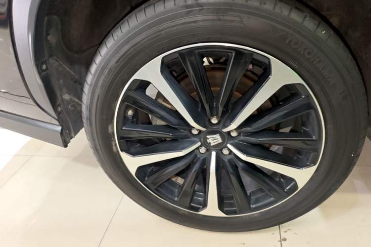 Used Toyota Crown Kluger 2022 2.0T Four-Wheel Drive Enjoyment Edition Right Rear Wheel Hub