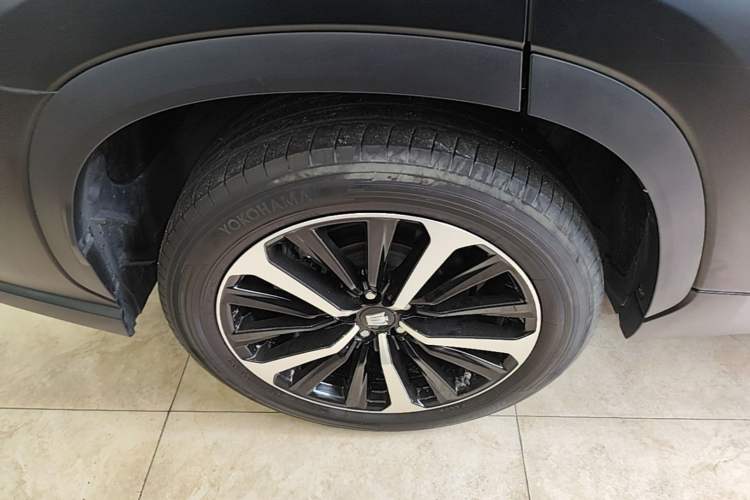 Used Toyota Crown Kluger 2022 2.5L HEV Four-Wheel Drive Luxury Edition Right Rear Wheel Hub