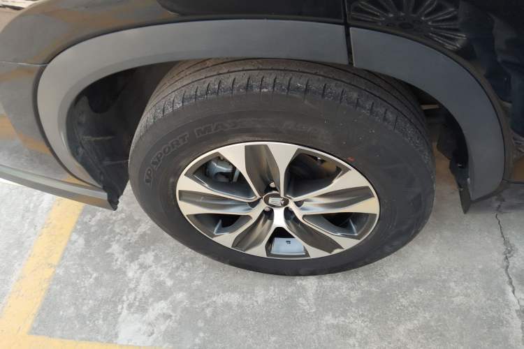 Used Toyota Crown Kluger 2022 2.5L HEV Two-Wheel Drive Entry Version Right Rear Wheel Hub