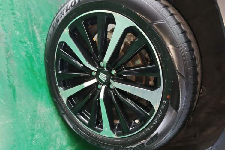 Used Toyota Crown Kluger 2022 2.0T Four-Wheel Drive Prestige Edition Right Rear Wheel Hub
