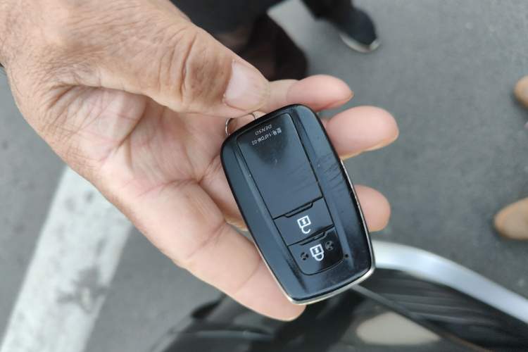 Used Toyota Crown Kluger 2022 2.5L HEV Four-Wheel Drive Luxury Edition Vehicle Key