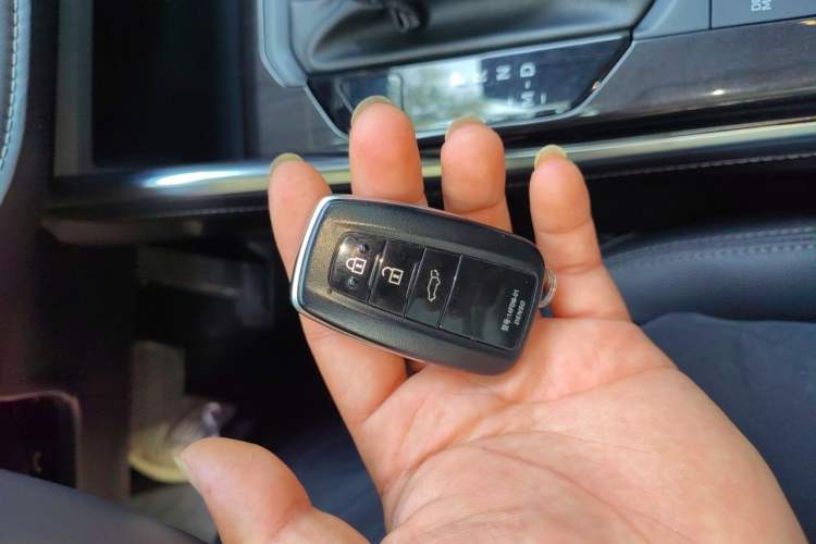 Used Toyota Crown Kluger 2022 2.0T Four-Wheel Drive Enjoyment Edition Vehicle Key