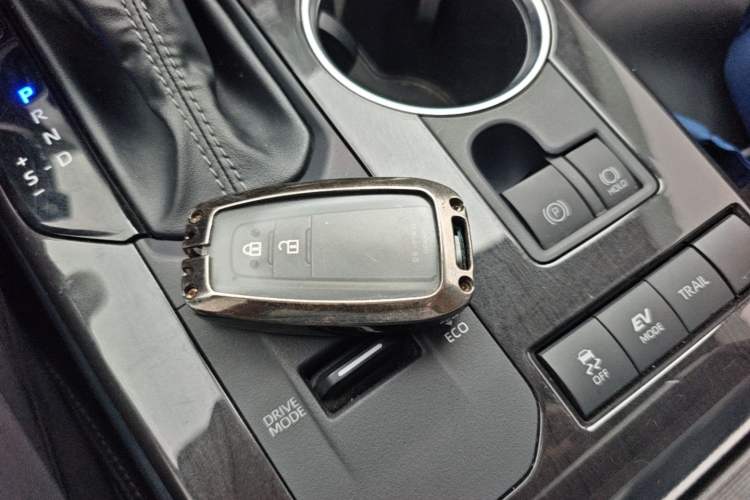 Used Toyota Crown Kluger 2022 2.5L HEV Four-Wheel Drive Luxury Edition Vehicle Key