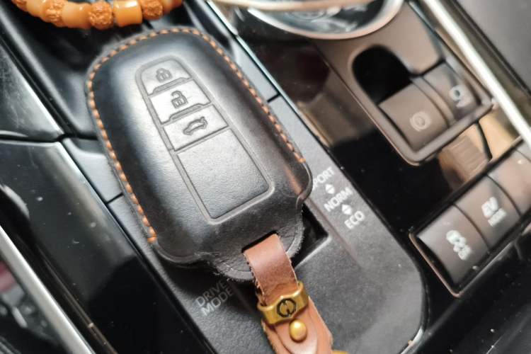 Used Toyota Crown Kluger 2022 2.5L HEV Two-Wheel Drive Entry Version Vehicle Key