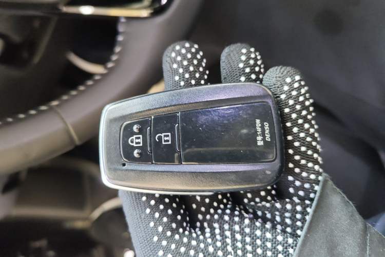 Used Toyota Crown Kluger 2022 2.5L HEV Four-Wheel Drive Luxury Edition Vehicle Key
