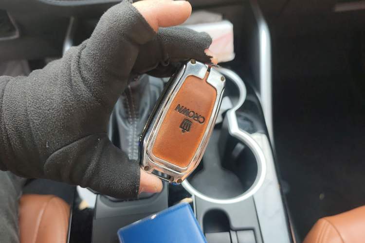Used Toyota Crown Kluger 2022 2.5L HEV Two-Wheel Drive Entry Version Vehicle Key