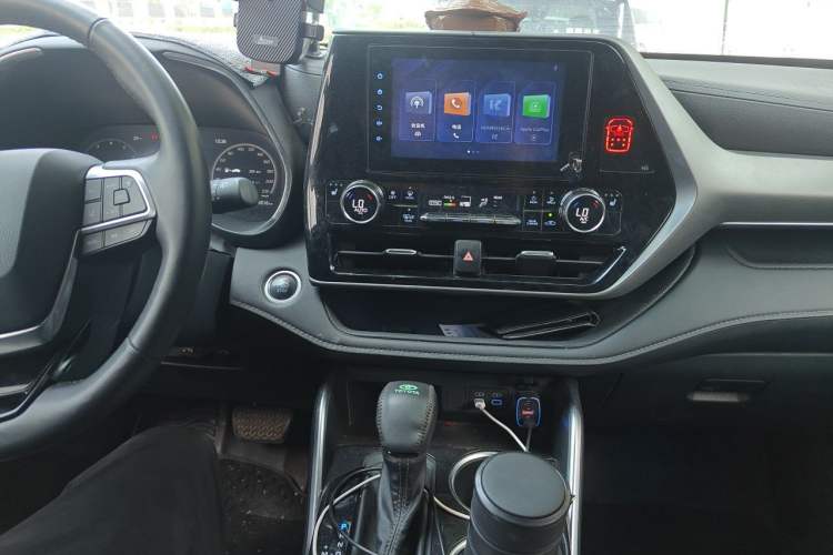 Used Toyota Crown Kluger 2022 2.0T Four-Wheel Drive Enjoyment Edition Audio And AC Panel
