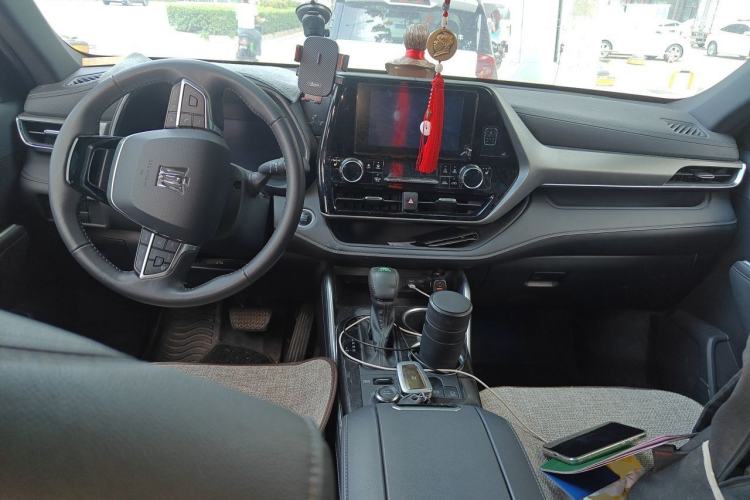 Used Toyota Crown Kluger 2022 2.0T Four-Wheel Drive Enjoyment Edition Center Console