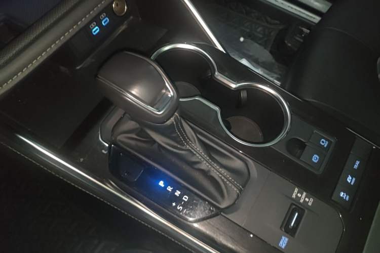 Used Toyota Crown Kluger 2022 2.5L HEV Four-Wheel Drive Luxury Edition Gear Lever