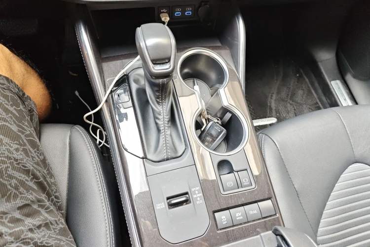 Used Toyota Crown Kluger 2022 2.5L HEV Four-Wheel Drive Premium Edition Gear Lever