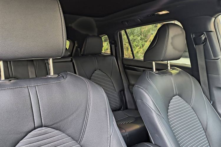 Used Toyota Crown Kluger 2022 2.5L HEV Four-Wheel Drive Premium Edition Interior 3