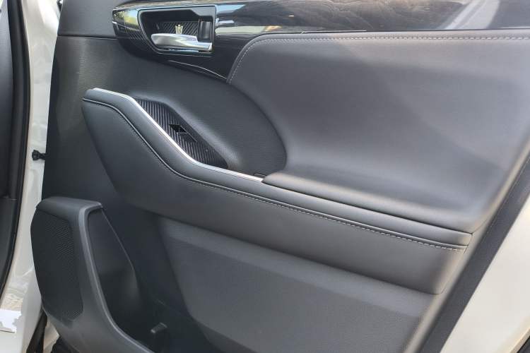 Used Toyota Crown Kluger 2022 2.5L HEV Four-Wheel Drive Premium Edition Interior 6