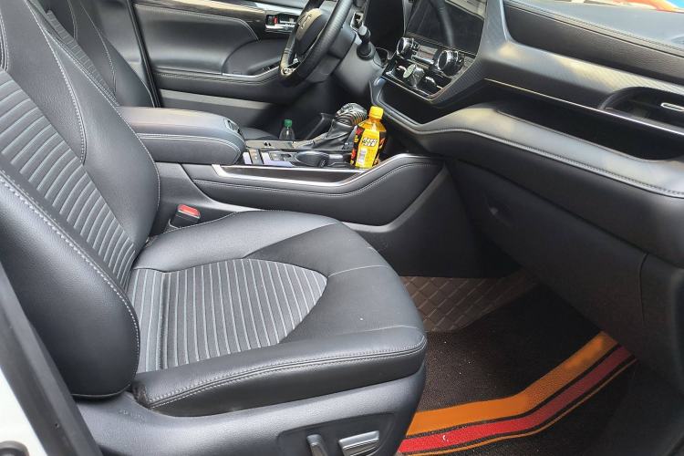 Used Toyota Crown Kluger 2022 2.5L HEV Four-Wheel Drive Premium Edition Interior 7