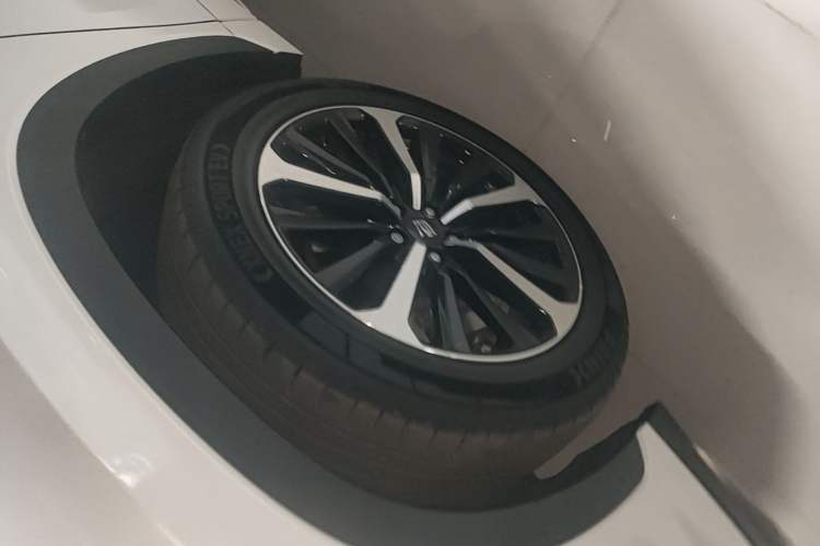 Used Toyota Crown Kluger 2022 2.5L HEV Four-Wheel Drive Luxury Edition Left Front Wheel Hub