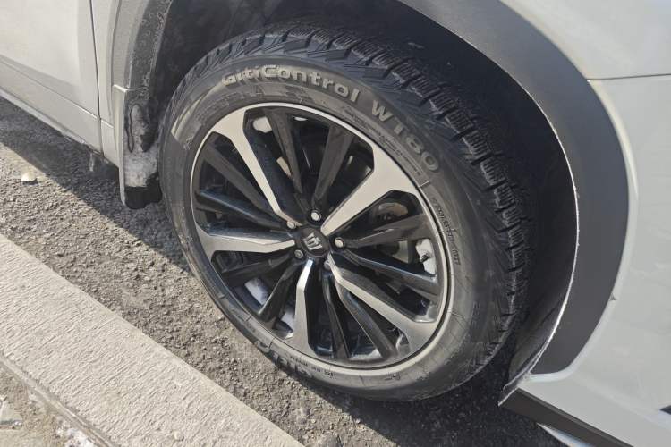 Used Toyota Crown Kluger 2022 2.5L HEV Four-Wheel Drive Luxury Edition Right Front Wheel Hub