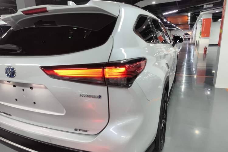 Used Toyota Crown Kluger 2022 2.5L HEV Four-Wheel Drive Premium Edition Right Rear Taillight