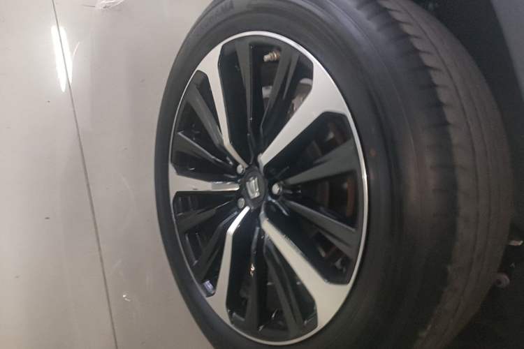 Used Toyota Crown Kluger 2022 2.5L HEV Four-Wheel Drive Luxury Edition Right Rear Wheel Hub