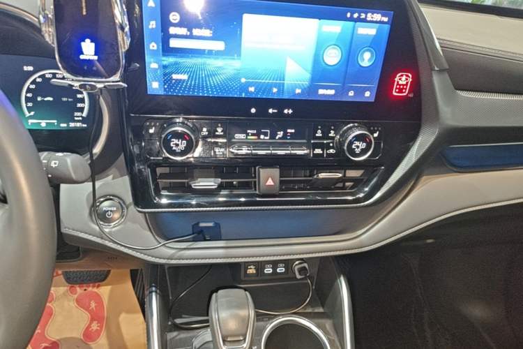 Used Toyota Crown Kluger 2023 2.5L HEV Four-Wheel Drive Prestige Edition Audio And AC Panel