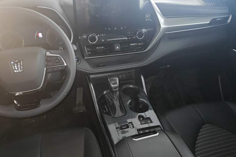 Used Toyota Crown Kluger 2023 2.5L HEV Four-Wheel Drive Luxury Edition Audio And AC Panel