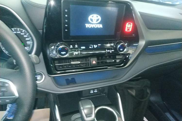 Used Toyota Crown Kluger 2023 2.5L HEV Four-Wheel Drive Luxury Edition Audio And AC Panel