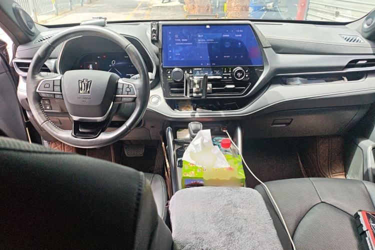 Used Toyota Crown Kluger 2023 2.5L HEV Four-Wheel Drive Flagship Edition Center Console