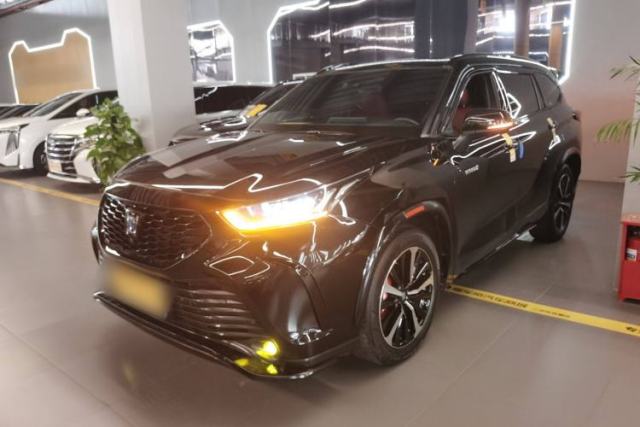 Ojetý Toyota Crown Kluger 2023 2.5L HEV Four-Wheel Drive Flagship Edition