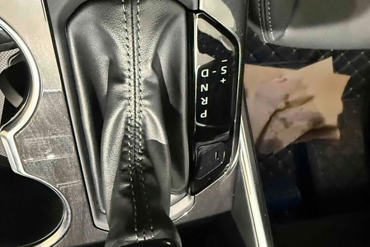 Used Toyota Crown Kluger 2023 2.5L HEV Four-Wheel Drive Luxury Edition Gear Lever