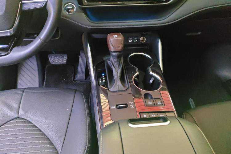 Used Toyota Crown Kluger 2023 2.5L HEV Four-Wheel Drive Luxury Edition Gear Lever