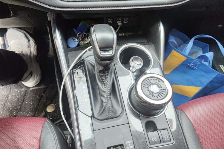 Used Toyota Crown Kluger 2023 2.5L HEV Four-Wheel Drive Flagship Edition Gear Lever