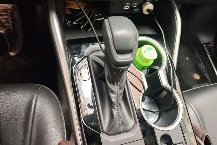 Used Toyota Crown Kluger 2023 2.5L HEV Two-Wheel Drive Entry Version (5 Seats) Gear Lever
