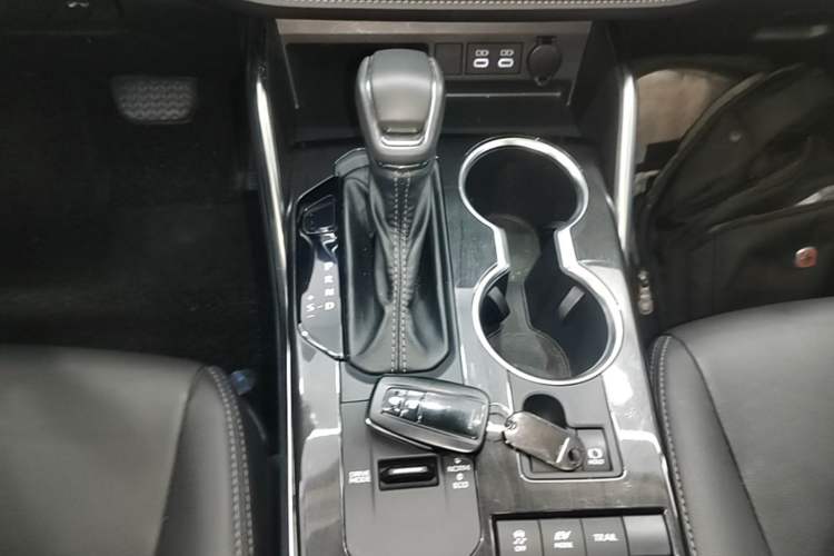 Used Toyota Crown Kluger 2023 2.5L HEV Four-Wheel Drive Luxury Edition Gear Lever