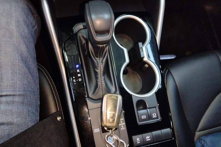 Used Toyota Crown Kluger 2023 2.5L HEV Two-Wheel Drive Entry Version (5 Seats) Gear Lever