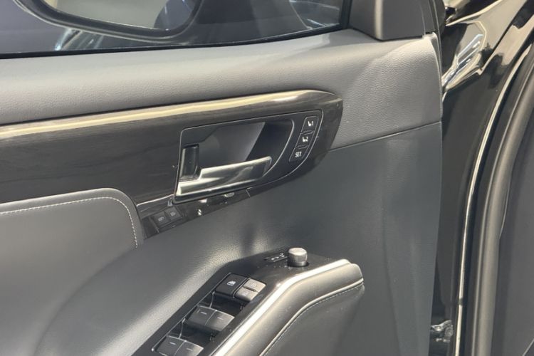 Used Toyota Crown Kluger 2023 2.5L HEV Four-Wheel Drive Flagship Edition Interior 11