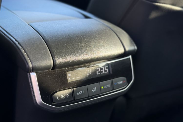 Used Toyota Crown Kluger 2023 2.5L HEV Four-Wheel Drive Luxury Edition Interior 4