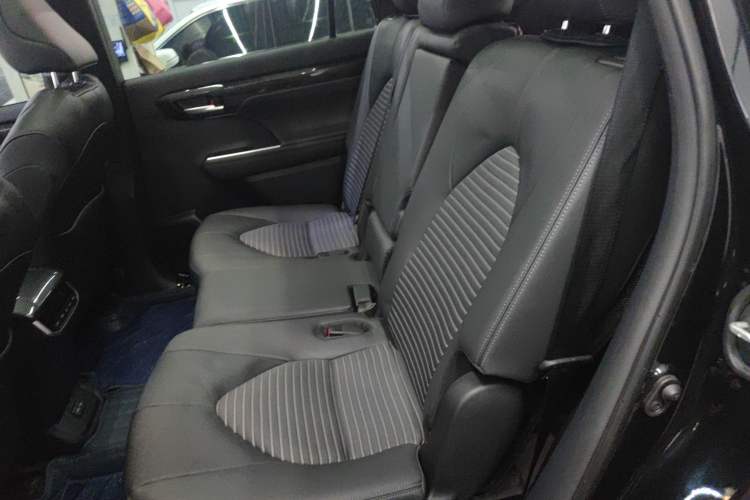 Used Toyota Crown Kluger 2023 2.5L HEV Four-Wheel Drive Luxury Edition Interior 4