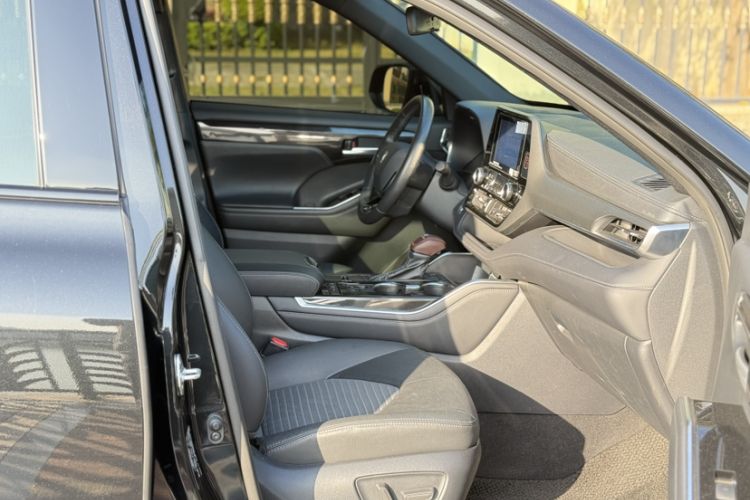 Used Toyota Crown Kluger 2023 2.5L HEV Four-Wheel Drive Luxury Edition Interior 8