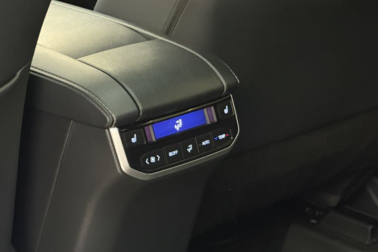 Used Toyota Crown Kluger 2023 2.5L HEV Four-Wheel Drive Flagship Edition Interior 8