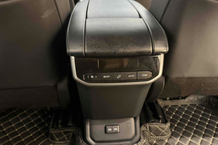 Used Toyota Crown Kluger 2023 2.5L HEV Four-Wheel Drive Luxury Edition Interior 9