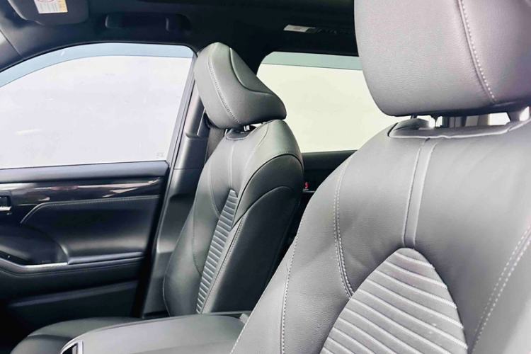 Used Toyota Crown Kluger 2023 2.5L HEV Four-Wheel Drive Prestige Edition Interior 9