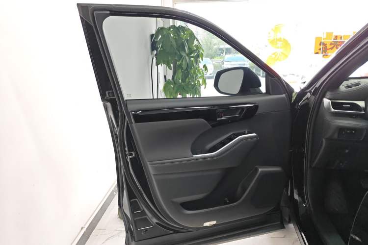 Used Toyota Crown Kluger 2023 2.5L HEV Two-Wheel Drive Entry Version (5 Seats) Left Front Door Interior