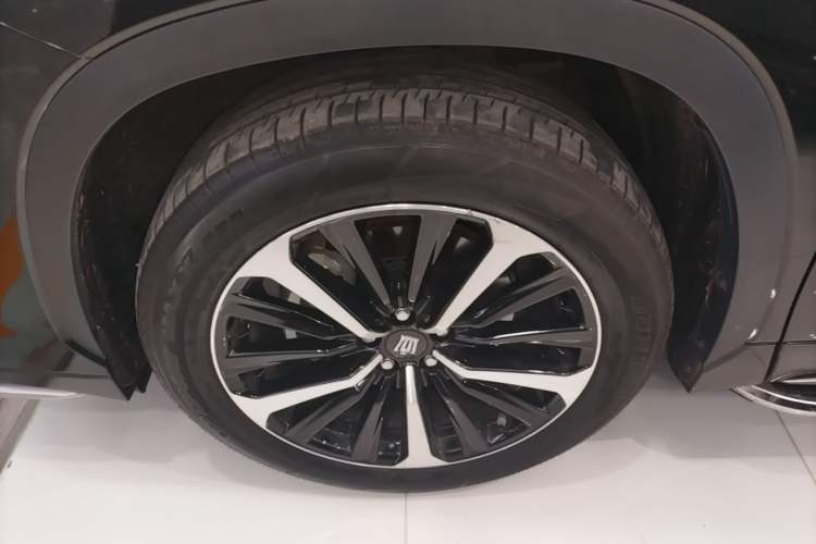 Used Toyota Crown Kluger 2023 2.5L HEV Four-Wheel Drive Luxury Edition Left Front Wheel Hub