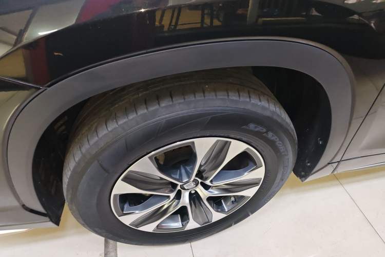 Used Toyota Crown Kluger 2023 2.5L HEV Four-Wheel Drive Elite Edition Left Front Wheel Hub