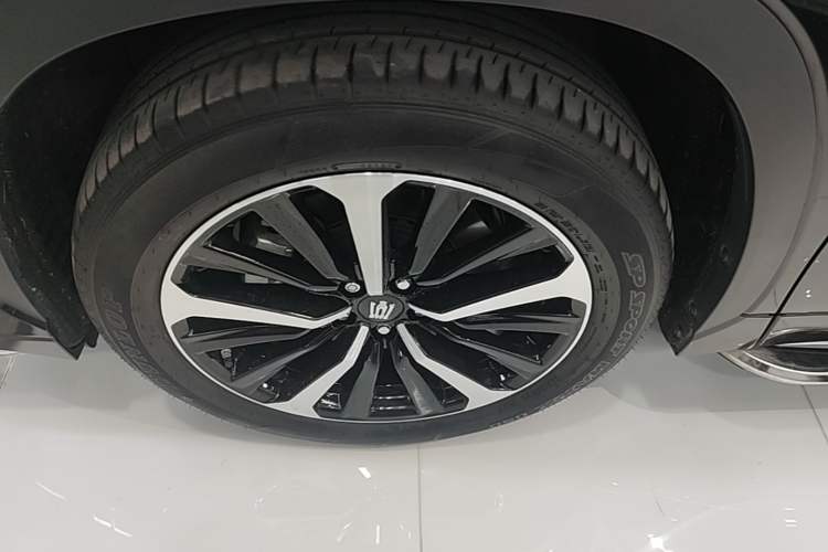 Used Toyota Crown Kluger 2023 2.5L HEV Four-Wheel Drive Luxury Edition Left Front Wheel Hub