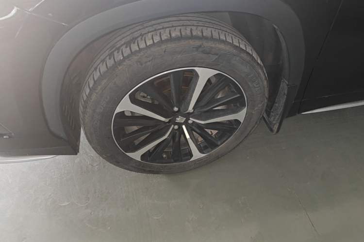 Used Toyota Crown Kluger 2023 2.5L HEV Four-Wheel Drive Luxury Edition Left Front Wheel Hub
